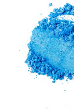 ezilmiş beyaz zemin üzerine izole mavi göz farı