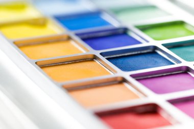 Palet renkli göz gölgeler, doku. Sığ derinlik-in tarla