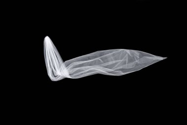 siyah arka plan üzerine izole gelin peçe düğün beyaz. peçe rüzgârda çırpınıyor