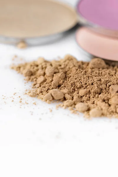 Beige powder for the face and round eye shadow on a white background. Natural make-up. — Stock Photo, Image