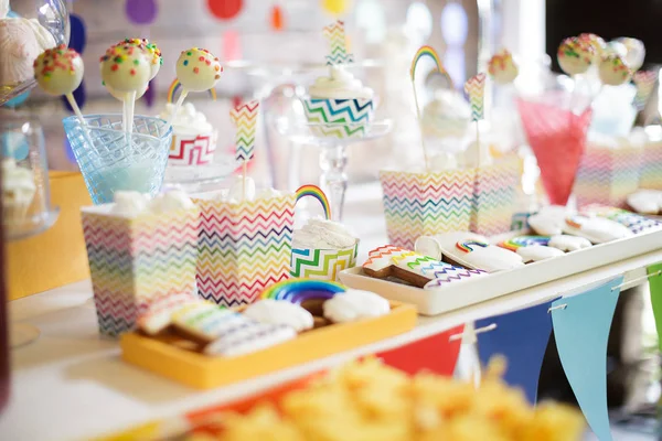 Ljusa färgglada rainbow candy bar — Stockfoto