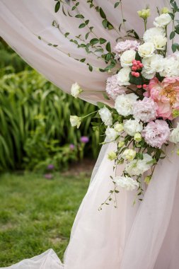 Çiçek kompozisyonlar düğün dekorasyonu