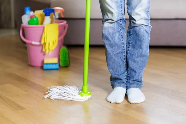 Woman holding mop in the home. — Stock Photo, Image