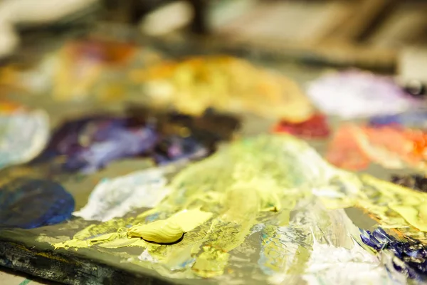 Tuval üzerine yağlıboya.