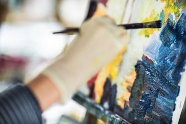 Sanatçı el ile fırça boya tuval üzerine