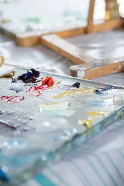 Pinturas al óleo sobre paleta de madera — Foto de Stock