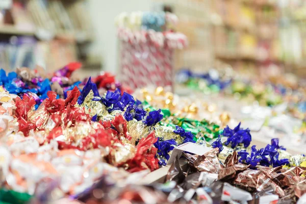 Beaucoup de chocolats en magasin — Photo