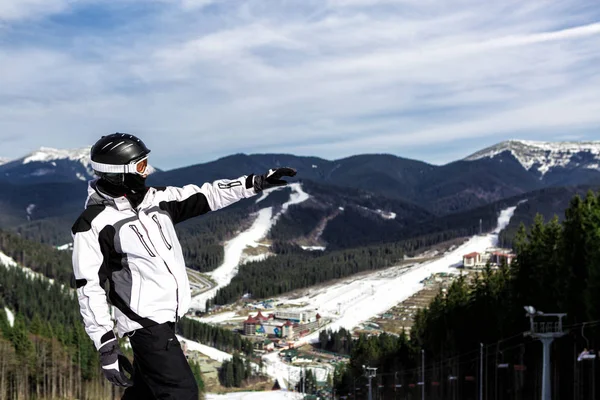 Esquiador en la montaña —  Fotos de Stock