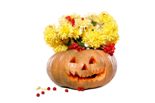 Bouquet of  yellow flowers in pumpkin. Halloween — Stock Photo, Image