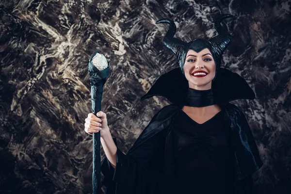 Красиві жінки, одягнені як Maleficent — стокове фото