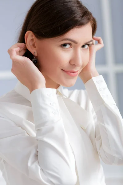 Elégante femme d'affaires dans des lunettes — Photo