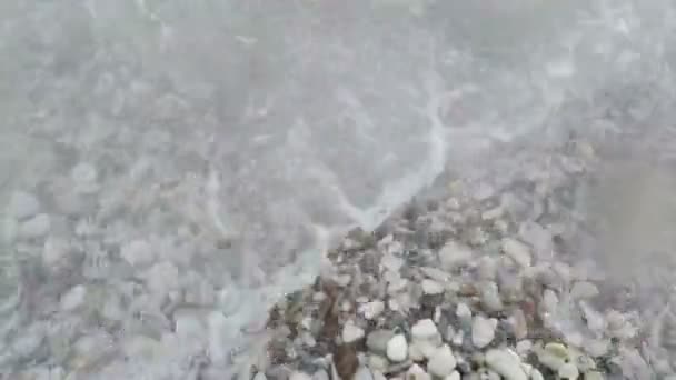 아드리아 해의 해 안에 바다 파도 — 비디오