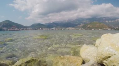 Görünüm Budva kıyıdan Adası, Aziz Nikolaos Adriyatik Denizi