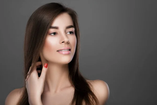 Mujer con piel perfecta y maquillaje natural —  Fotos de Stock