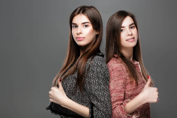 Twins vrouwen met natuurlijke make-up — Stockfoto
