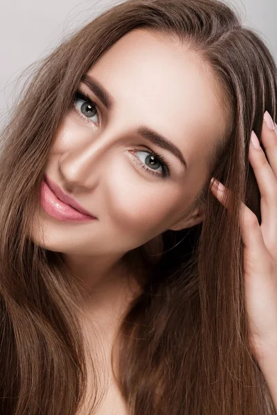 Mulher com cabelo comprido. — Fotografia de Stock