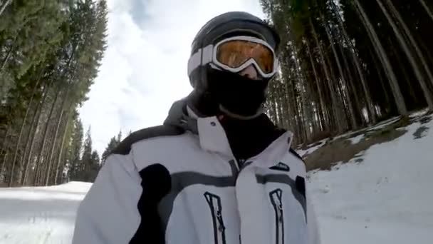 Skiers skiing down on slopes in Bukovel ski resort. — Stock Video