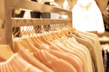 kadın giysi raf ahşap askı