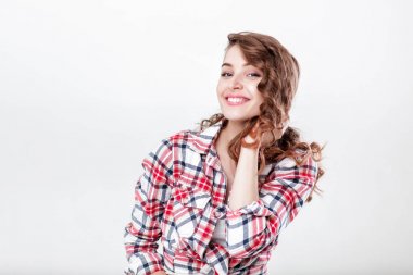 Kadın ekose gömlekli