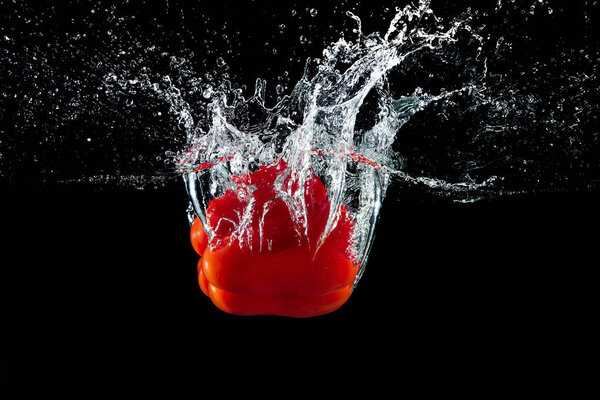 bell pepper in water with splash