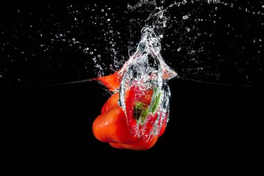 dolmalık biber su sıçrama ile