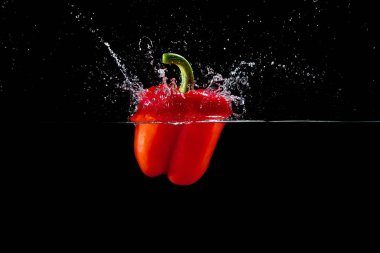 dolmalık biber su sıçrama ile