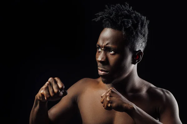 非裔美国男性运动员拳击 — 图库照片