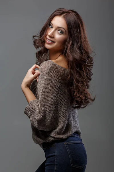 Woman with shiny long curly hair — Stock Photo, Image