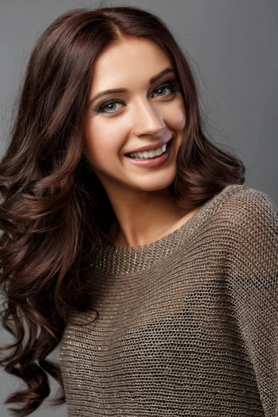 Brunette woman with shiny long curly hair — Stock Photo, Image