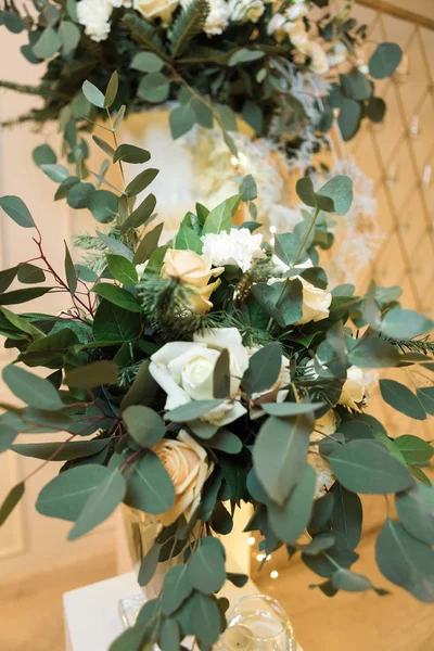 Fehér Rózsa: esküvői csokor — Stock Fotó