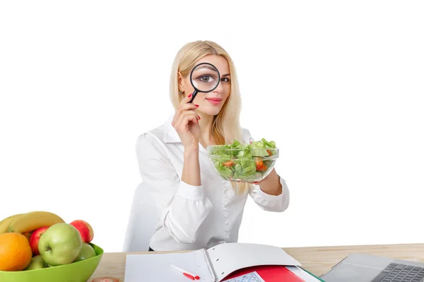 Nutricionista fazendo uma dieta de frutas e legumes — Fotografia de Stock