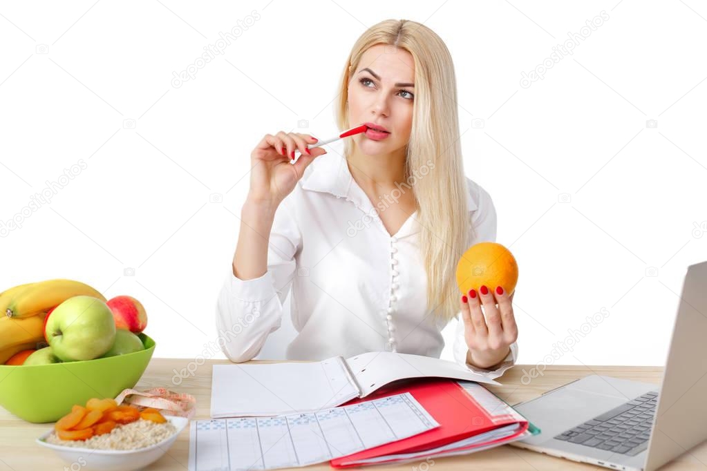 dietician making a diet of fruits and vegetables