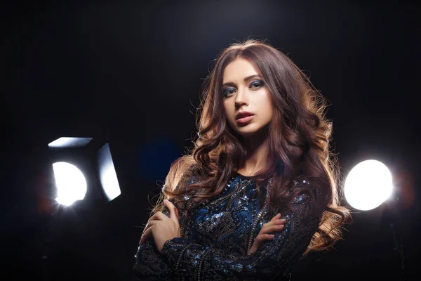 Model in dress posing in front of camera — Stock Photo, Image