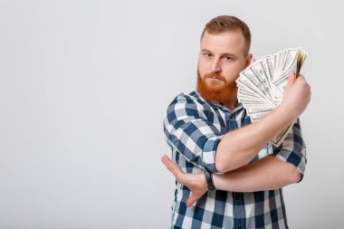 yüz dolarlık banknotlar sürü holding sakallı