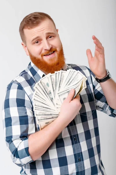 Hombre con barba sosteniendo muchos billetes de cien dólares —  Fotos de Stock