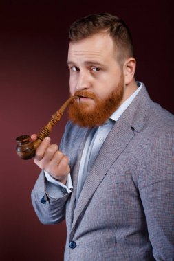 Pipo içen adam