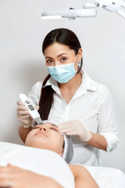 Kosmetologie-Hardware reinigt die Poren — Stockfoto