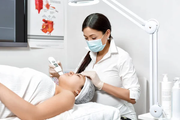 Kosmetologie-Hardware reinigt die Poren — Stockfoto