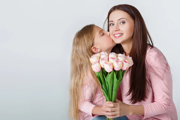 Gelukkig moeder en dochter samen — Stockfoto