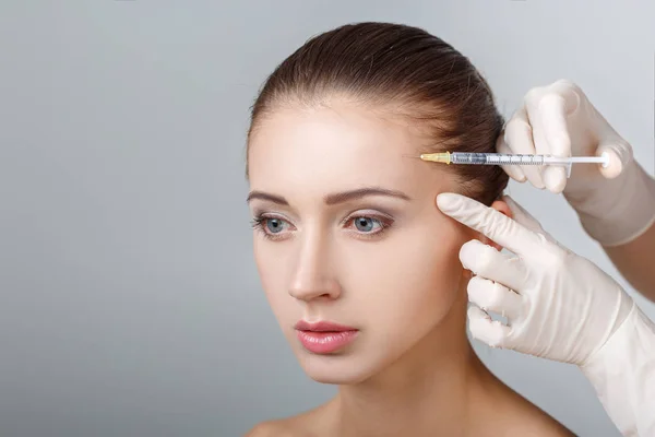 Woman getting cosmetic injection — Stock Photo, Image