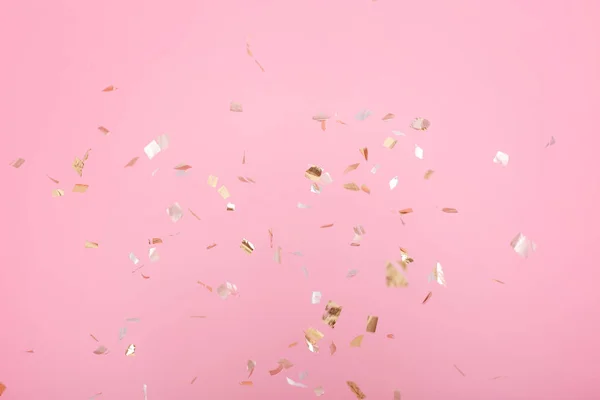 Pembe arka planda altın konfeti