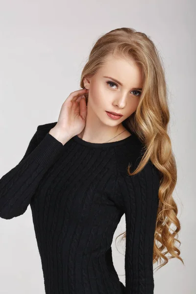 Kobieta moda piękny blond — Zdjęcie stockowe