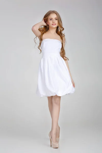 güzel moda sarışın kadın 