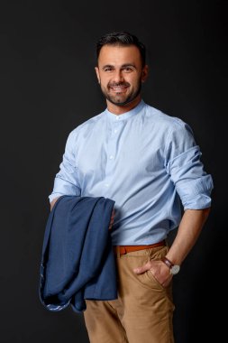 yakışıklı zarif seksi erkek takım elbise