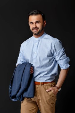 yakışıklı zarif seksi erkek takım elbise