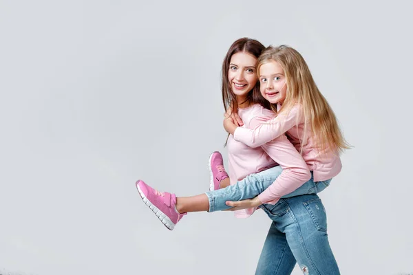 Moeder en dochter samen — Stockfoto