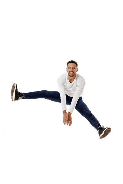 Knappe jonge bebaarde man springen — Stockfoto