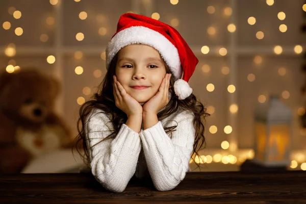 Happy little child girl in santa hat — Stock Photo, Image