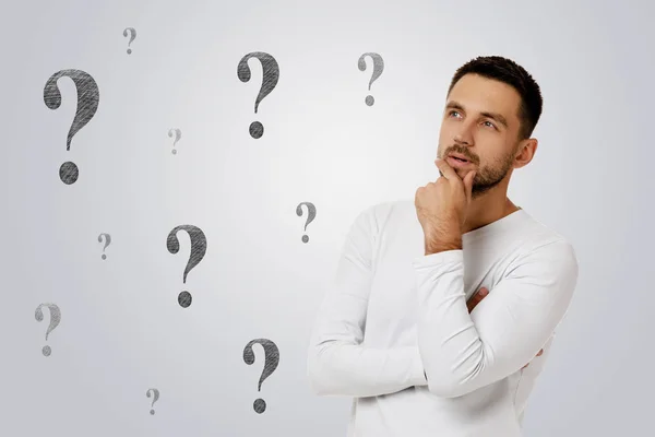 Bearded man in casual white shirt asking questions — Stock Photo, Image