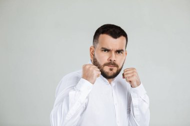 kızgın sakallı adam portresi